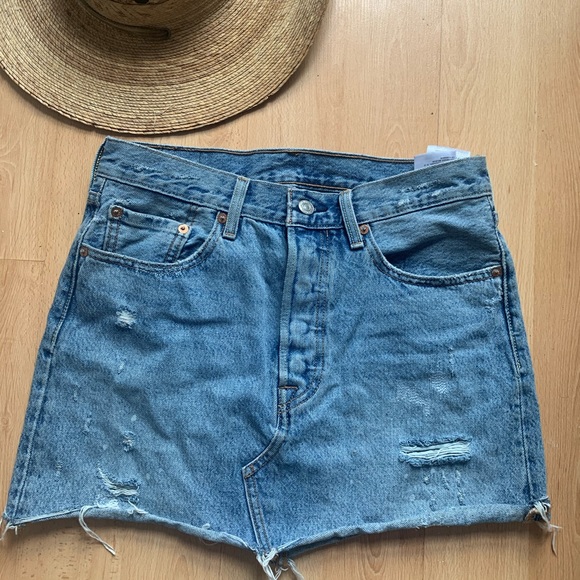 Levi’s Denim skirt - Picture 2 of 4